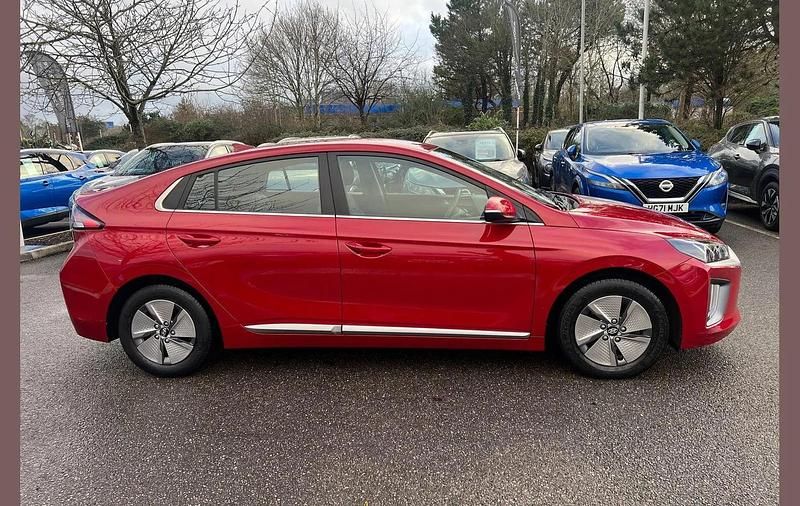 Used Hyundai Ioniq Premium 139 HP (102 kW) 2022 Red Hatchback