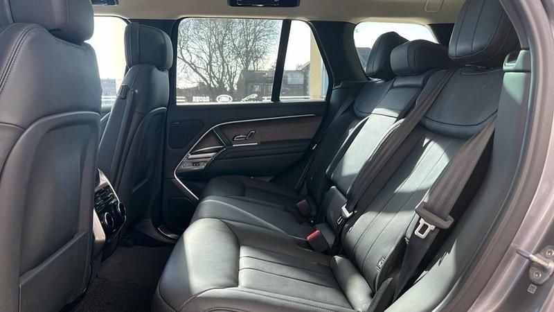 Used Land Rover Range Rover SE 440 HP (323 kW) 2023 Grey SUV