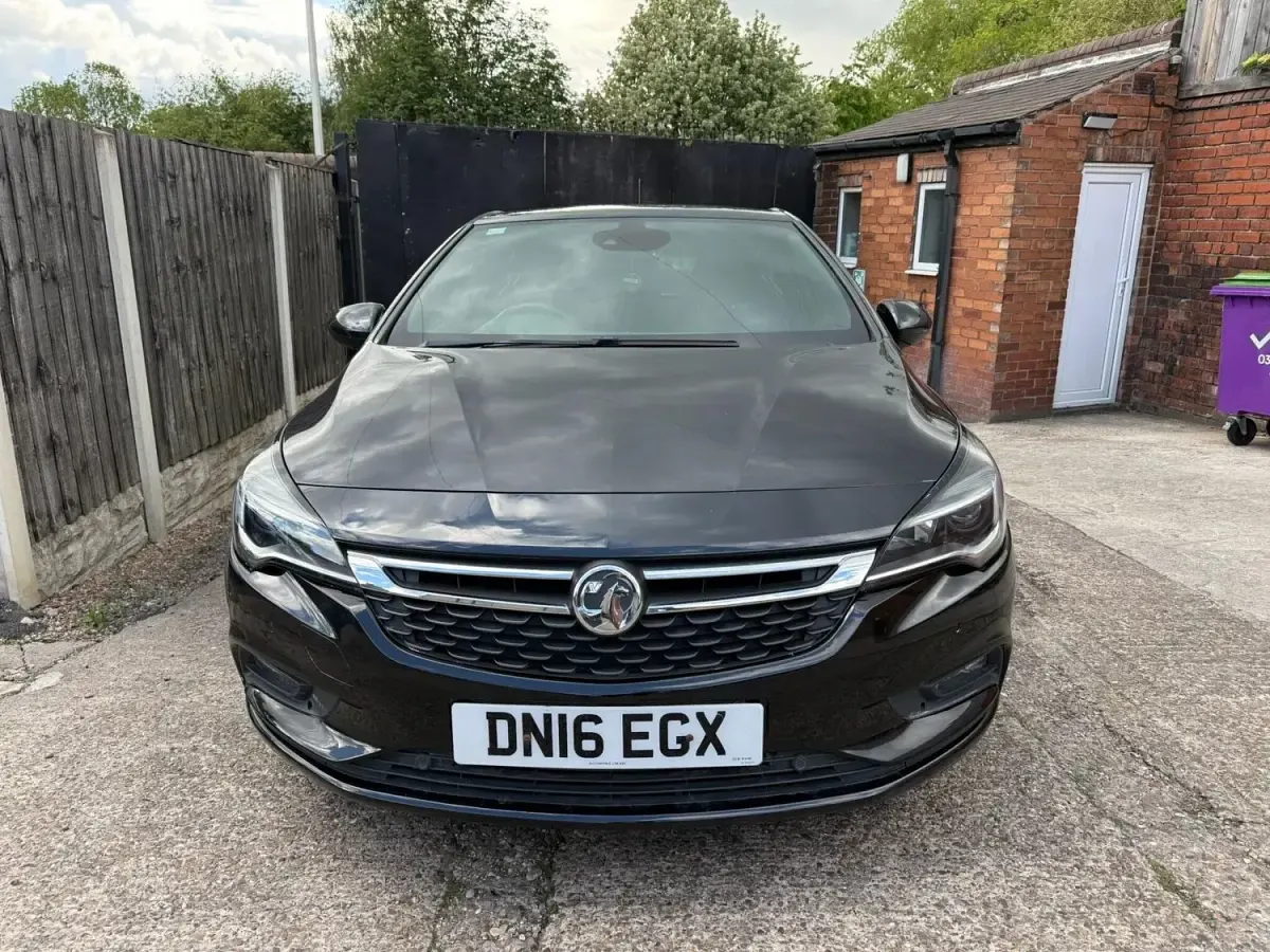 Second-hand Vauxhall Astra SRi 136 CP (100 kW) 2016 Negru Hatchback