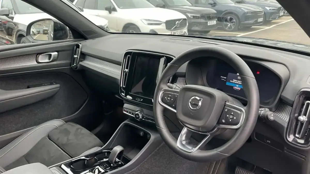 Used Volvo XC40 Plus 161 HP (118 kW) 2025 SUV