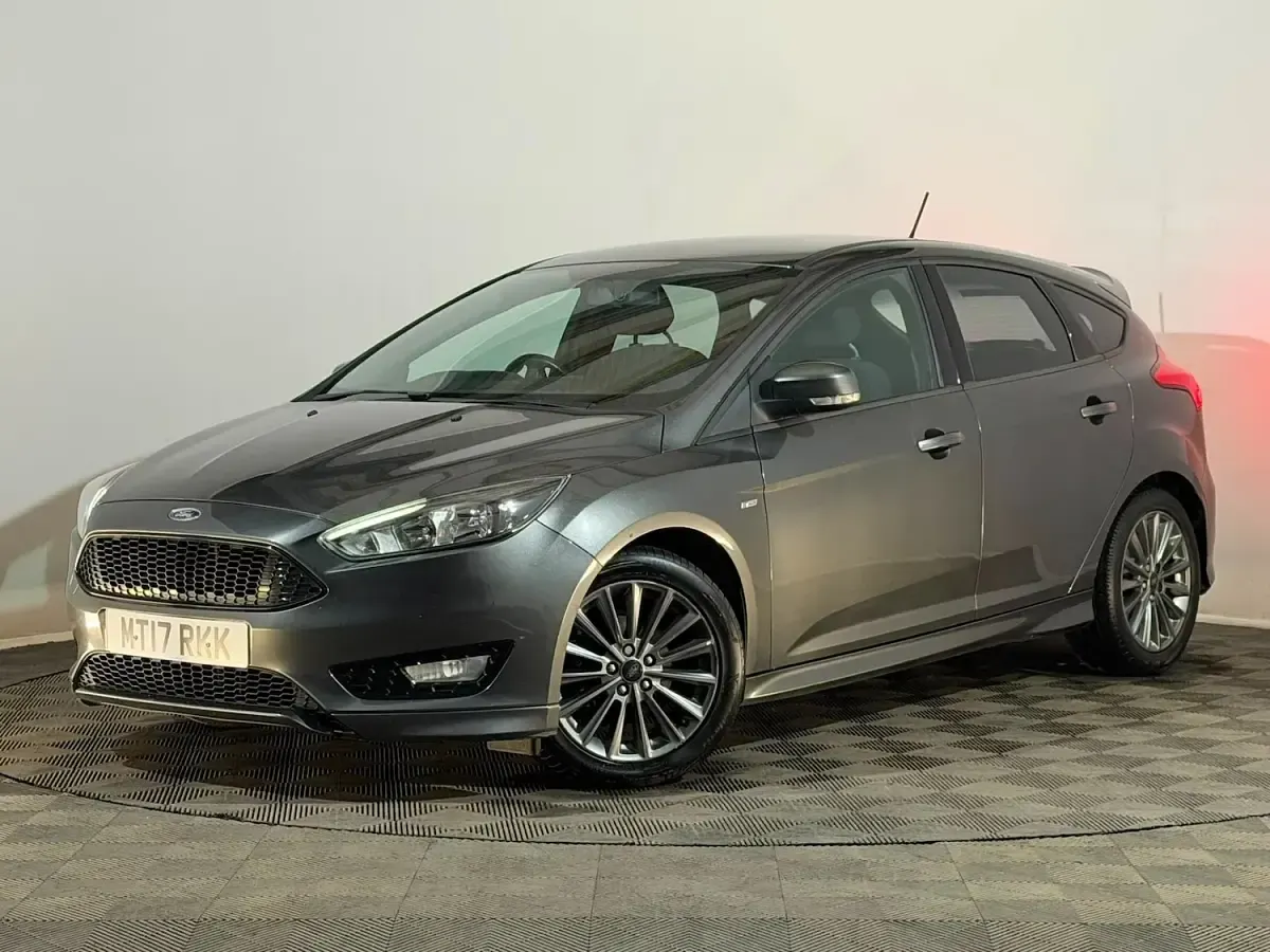 Used Ford Focus ST-Line 120 HP (88 kW) 2017 Grey Hatchback