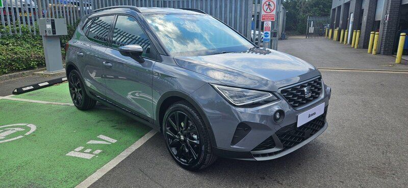Graphene grey with black roof New 2025 Seat Arona Black Edition SUV | £26,555 - Image 1/4