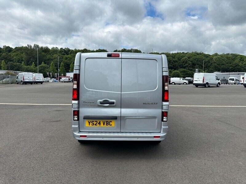 Usado Renault Trafic 168 HP (123 kW) 2024 Cinzento Monovolume