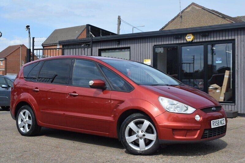Red Used 2009 Ford S-MAX Titanium MPV | £4,000 - Image 1/4