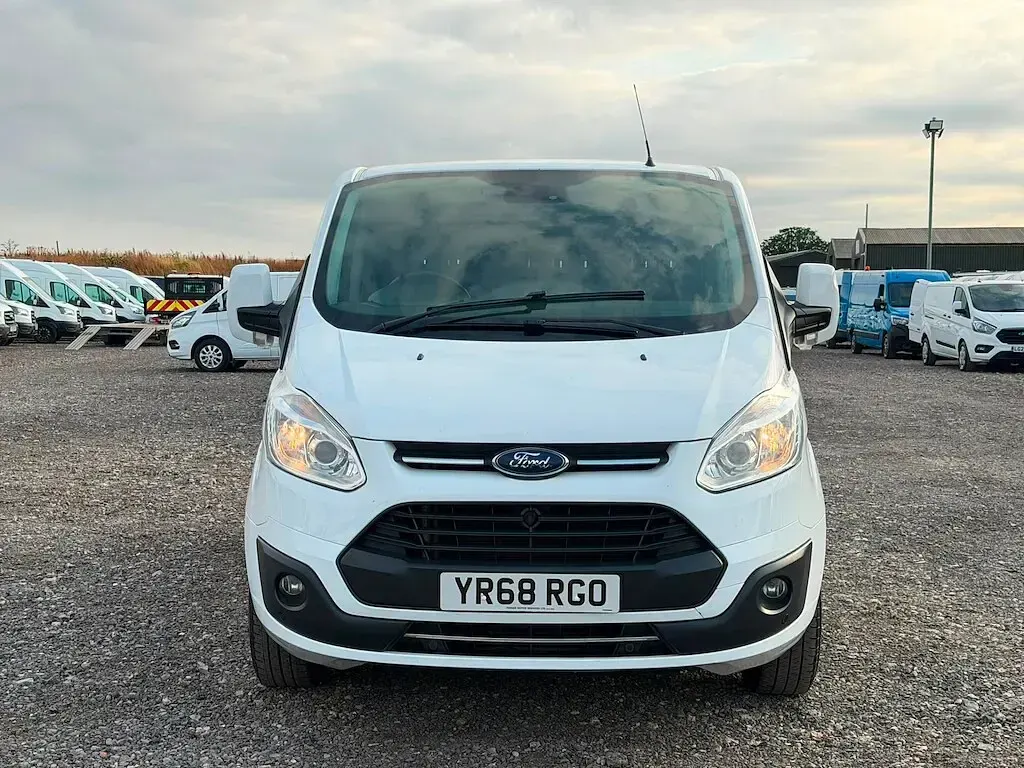 Used Ford Transit Custom Limited 170 HP (125 kW) 2018 White Van