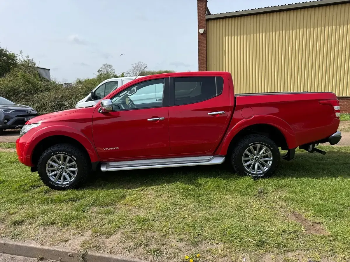 Used Mitsubishi L200 Plus 178 HP (130 kW) 2019 Red Pickup