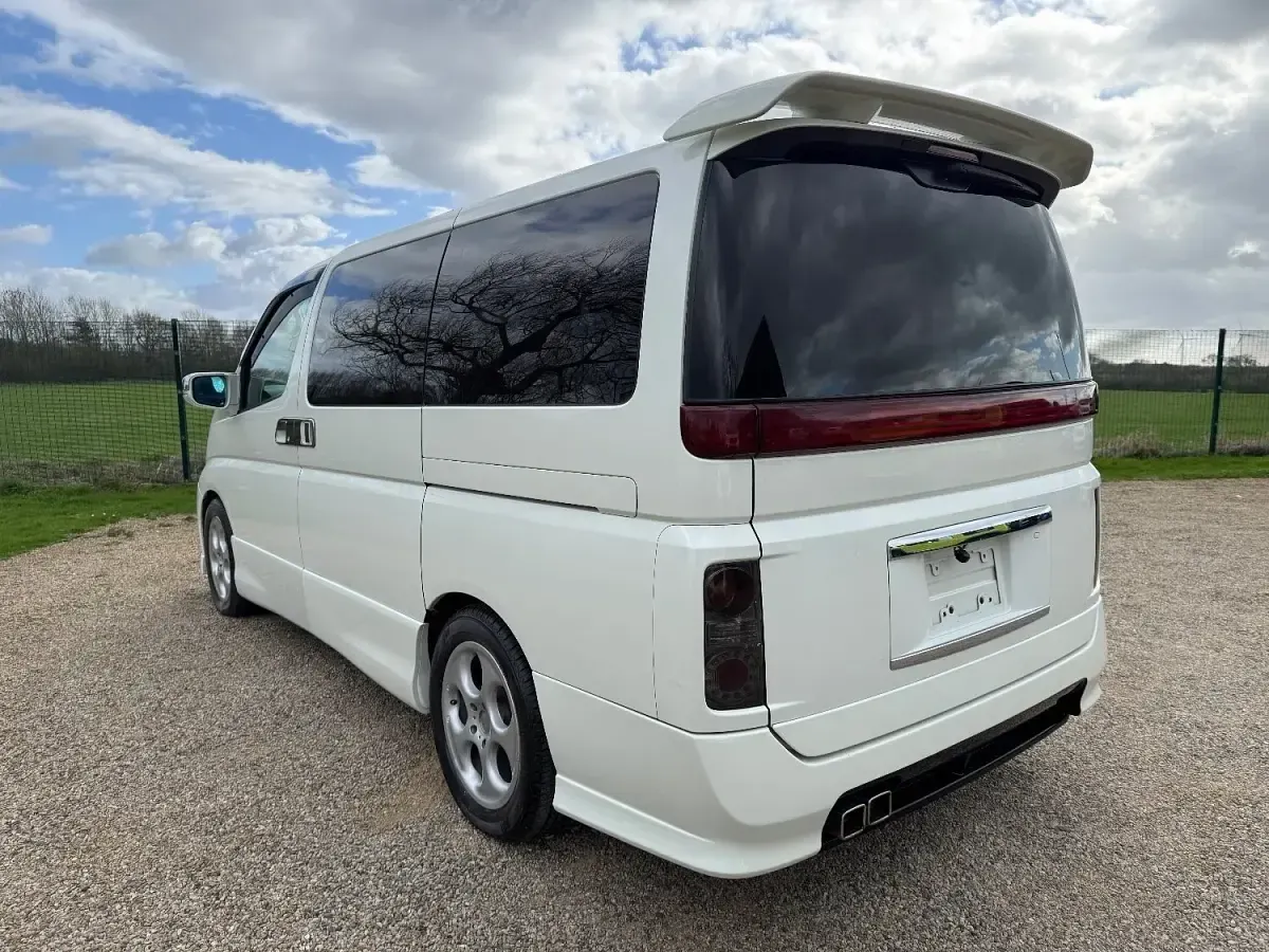 Used Nissan Elgrand 2009 White MPV