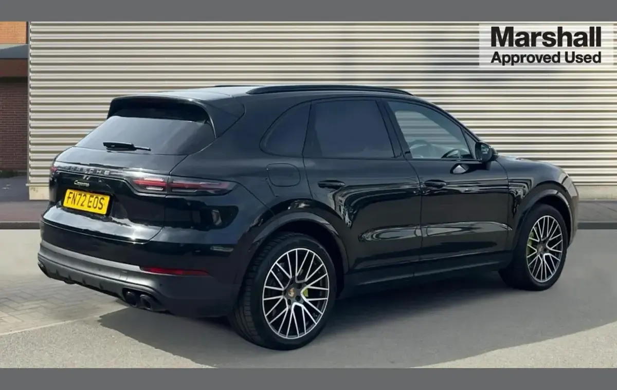 Used Porsche Cayenne E-Hybrid Platinum Edition 456 HP (335 kW) 2022 Black SUV