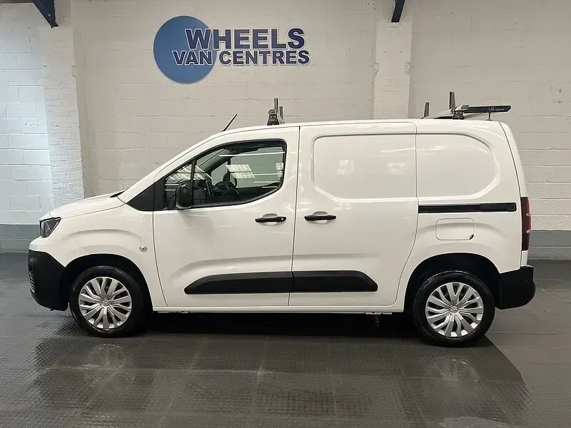 Used Peugeot Partner 100 HP (73 kW) 2021 White MPV