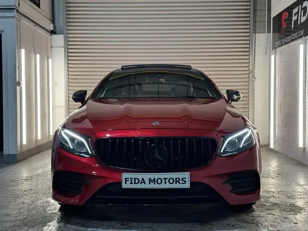 Gebraucht Mercedes E220 AMG line 2020 Rot Coupé