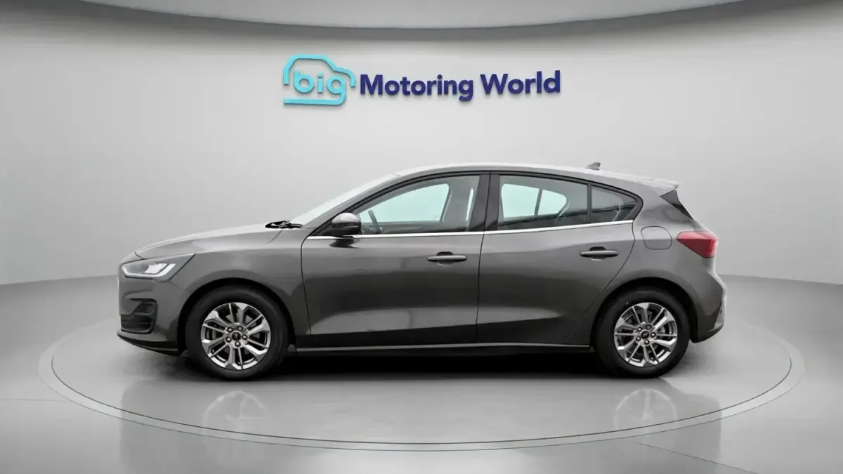 Gebraucht Ford Focus Titanium 155 PS (114 kW) 2022 Grau Kleinwagen