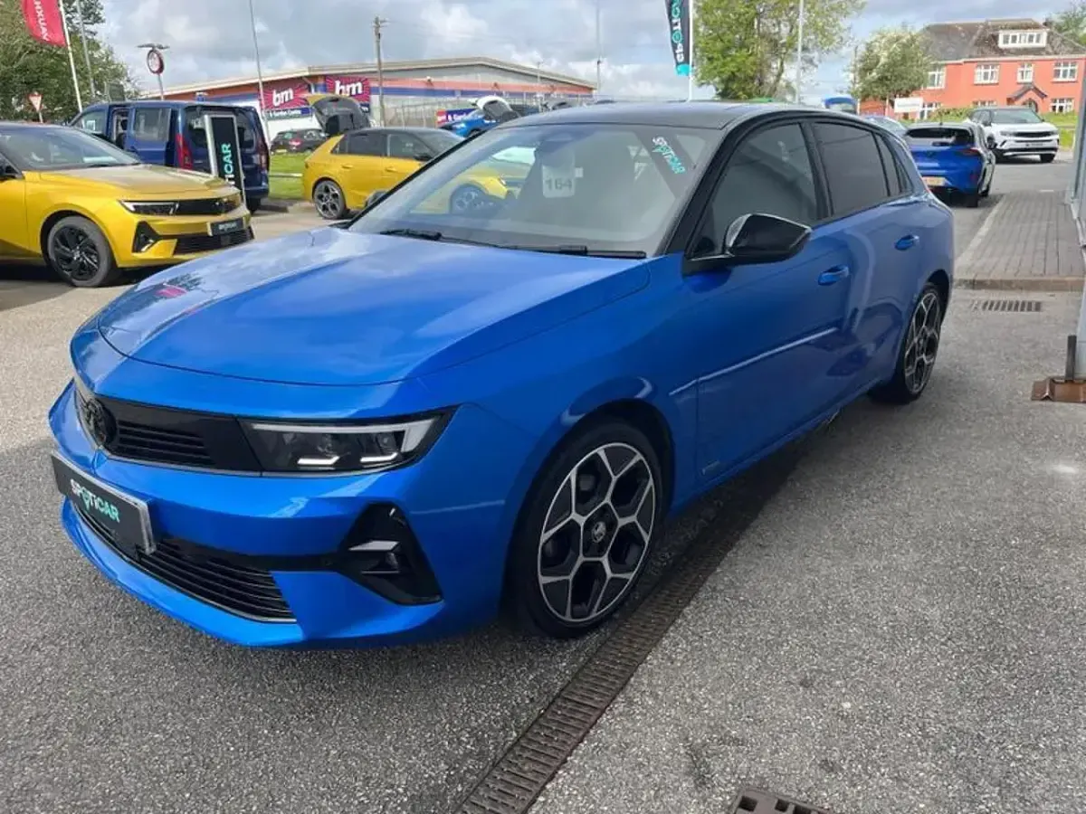 Used Vauxhall Astra Ultimate 128 HP (94 kW) 2023 Blue Hatchback