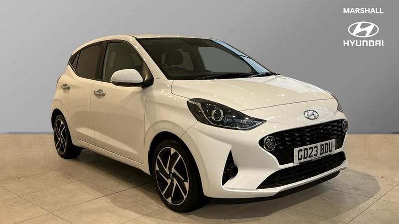 Used Hyundai i10 Premium 84 HP (61 kW) 2023 White Hatchback