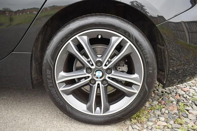 Used BMW 118 Sport Line 140 HP (102 kW) 2019 Black Hatchback