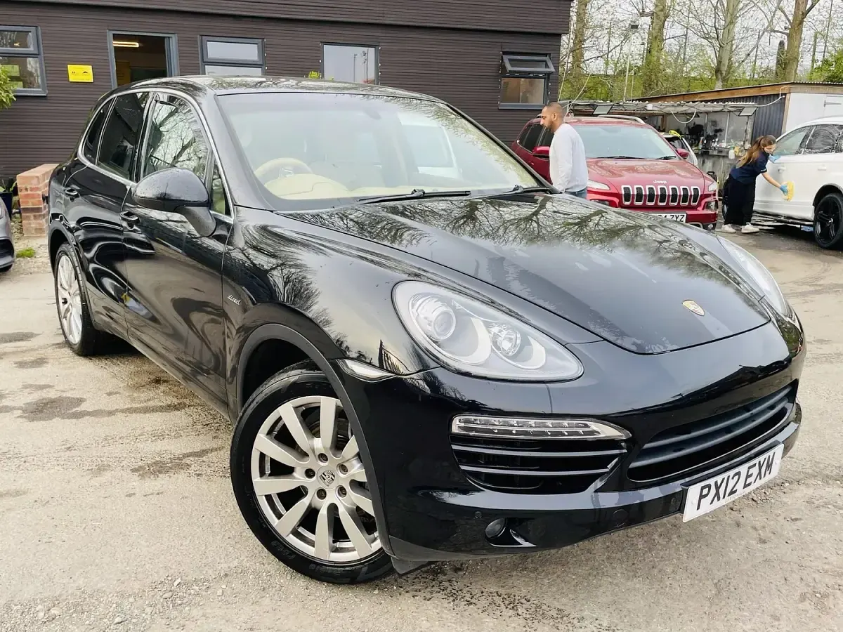 Used Porsche Cayenne 245 HP (180 kW) 2012 Black SUV