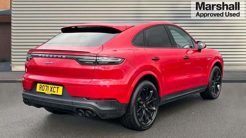 Used Porsche Cayenne 462 HP (339 kW) 2021 Red SUV