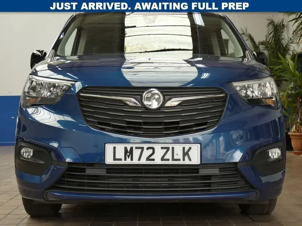 Used Vauxhall Combo S 130 HP (95 kW) 2022 Blue MPV