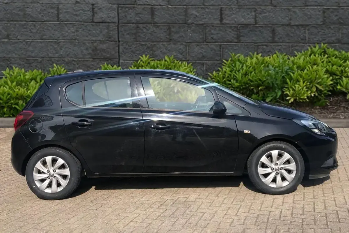 Used Vauxhall Corsa Design Edition 89 HP (65 kW) 2019 Black Hatchback