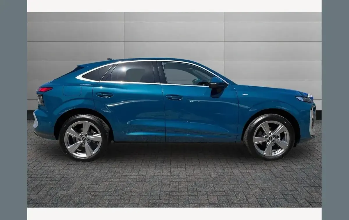 New Audi Q3 S-Line 150 HP (110 kW) 2026 Blue SUV