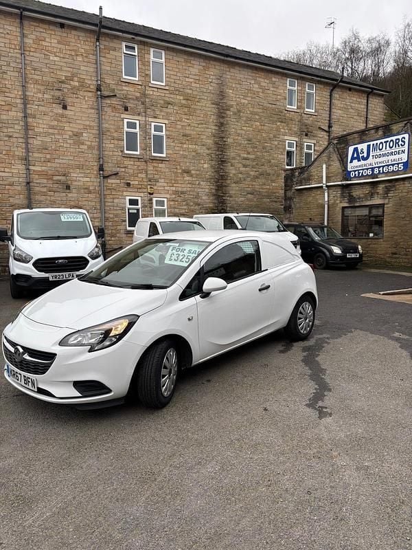 Used Vauxhall Corsa 95 HP (69 kW) 2017 White Hatchback