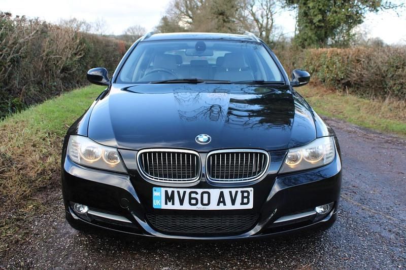 Begagnad BMW 320 Exclusive 2010 Svart Kombi