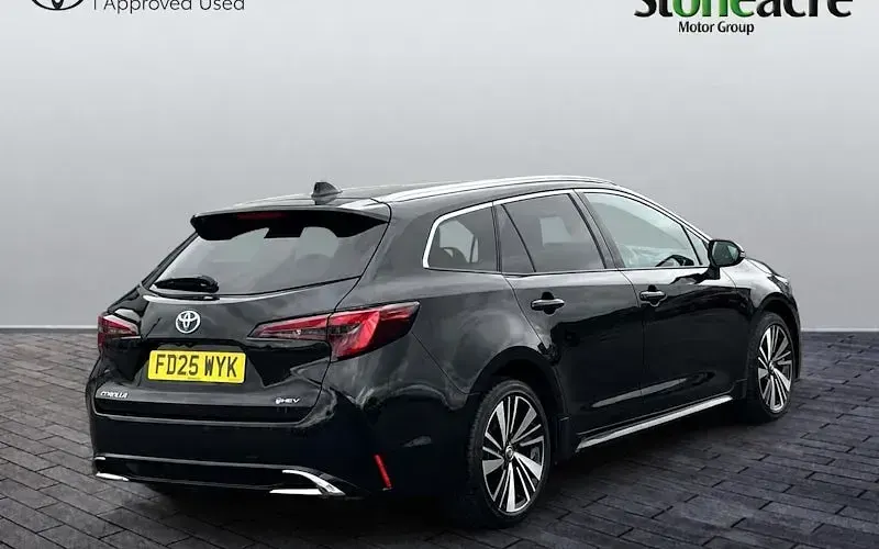 Used Toyota Corolla Design 140 HP (102 kW) 2026 Black Estate