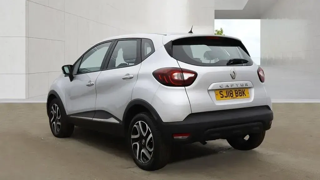 Second-hand Renault Captur Dynamique 90 CP (66 kW) 2018 Argintiu SUV