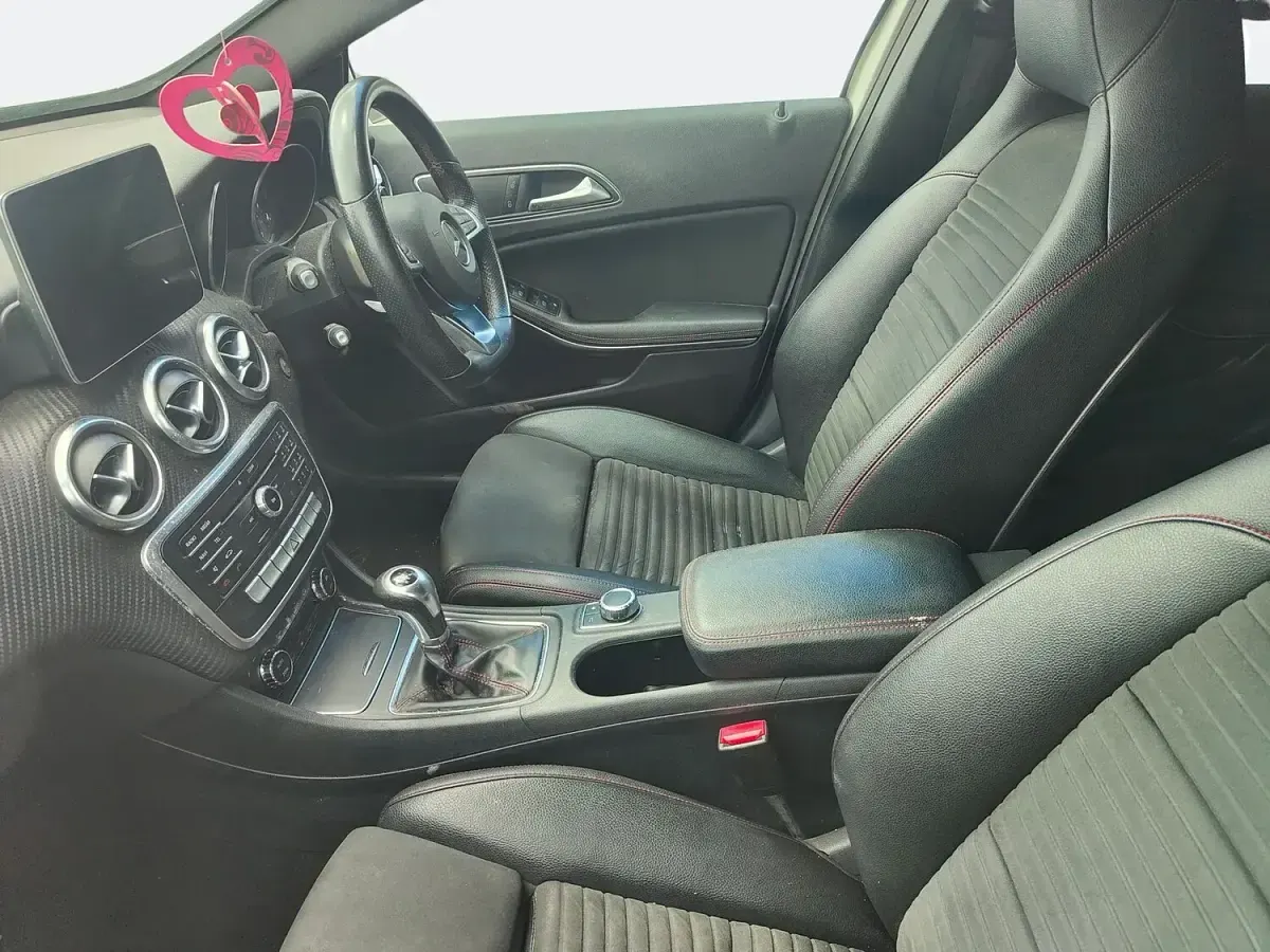 Used Mercedes A200 AMG line 2017 White Hatchback