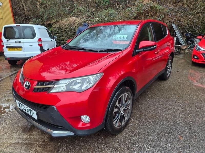 Used Toyota RAV4 2015 Red Estate