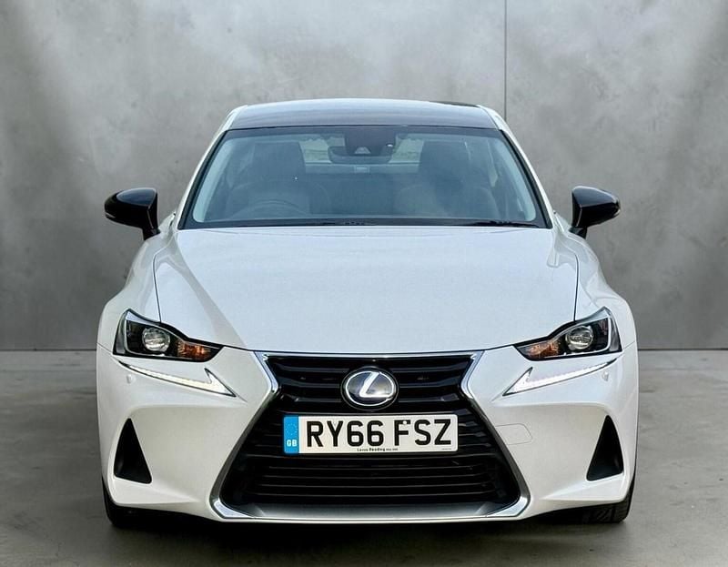 Used Lexus IS300h Sport Line 223 HP (164 kW) 2017 White Sedan