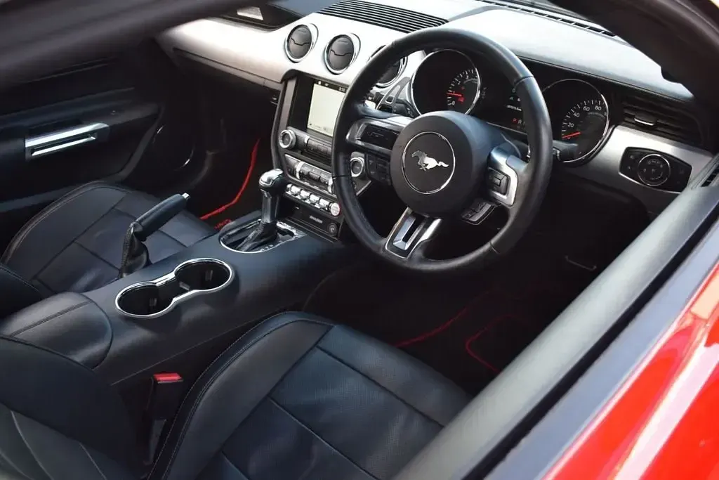 Usado Ford Mustang Fastback 350 HP (257 kW) 2018 Vermelho Coupé