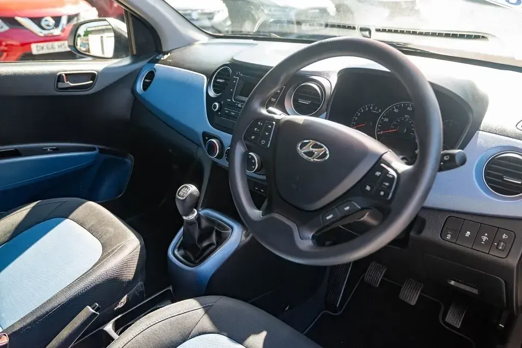 Used Hyundai i10 SE 2016 White Hatchback