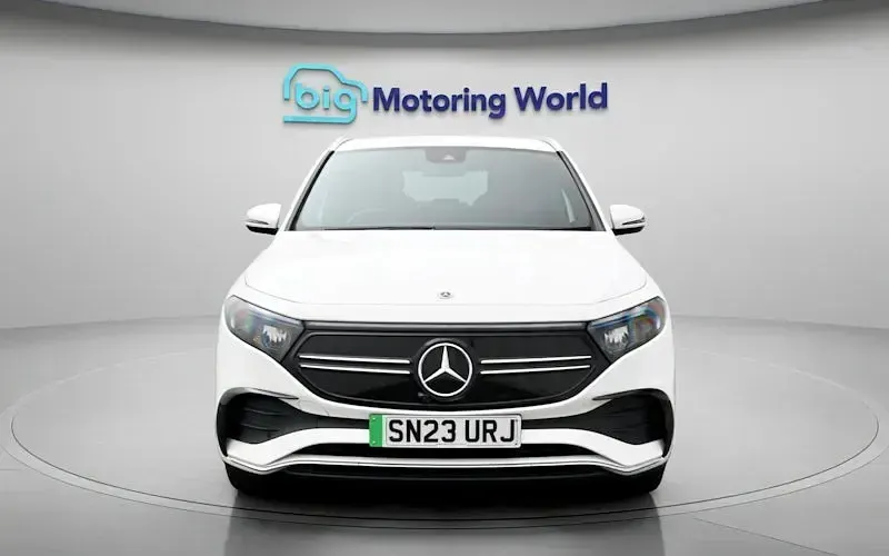 Begagnad Mercedes EQA250+ AMG line 139 kW (190 HK) 2023 Vit SUV