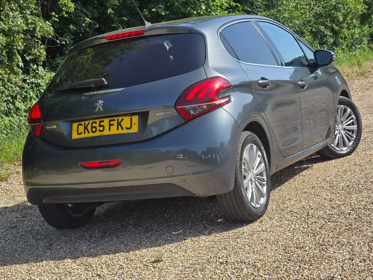 Used Peugeot 208 Allure 73 HP (53 kW) 2015 Grey Hatchback