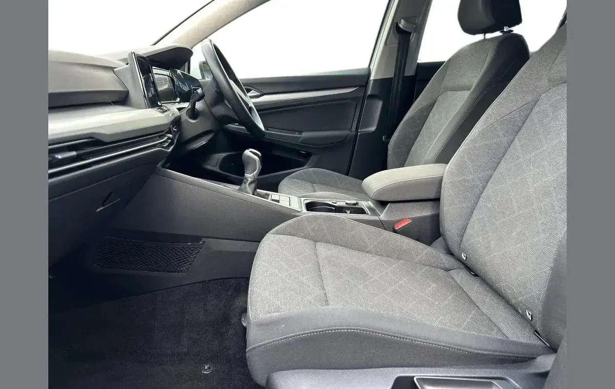 Used VW Golf VIII Life 110 HP (80 kW) 2022 White Hatchback