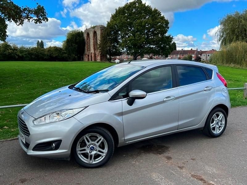 Used Ford Fiesta Zetec 75 HP (55 kW) 2013 Silver Hatchback