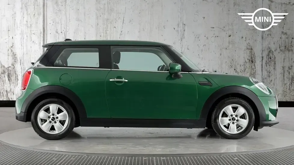 Used Mini Cooper Classic 134 HP (98 kW) 2023 Green Hatchback