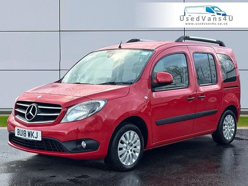 Used Mercedes Citan 111 110 HP (80 kW) 2018 Red Estate