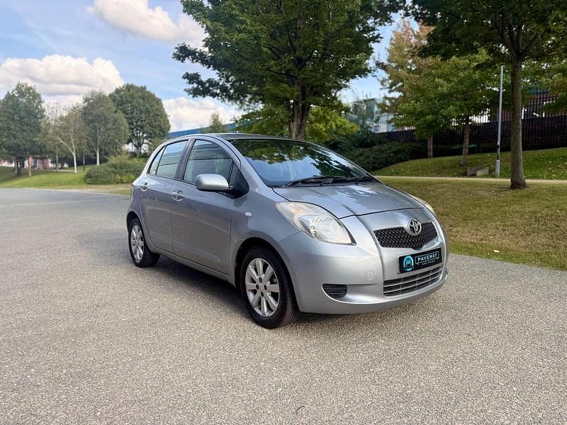 Silver Used 2007 Toyota Yaris Hatchback | £4,345 (Fair price) - Image 1/4