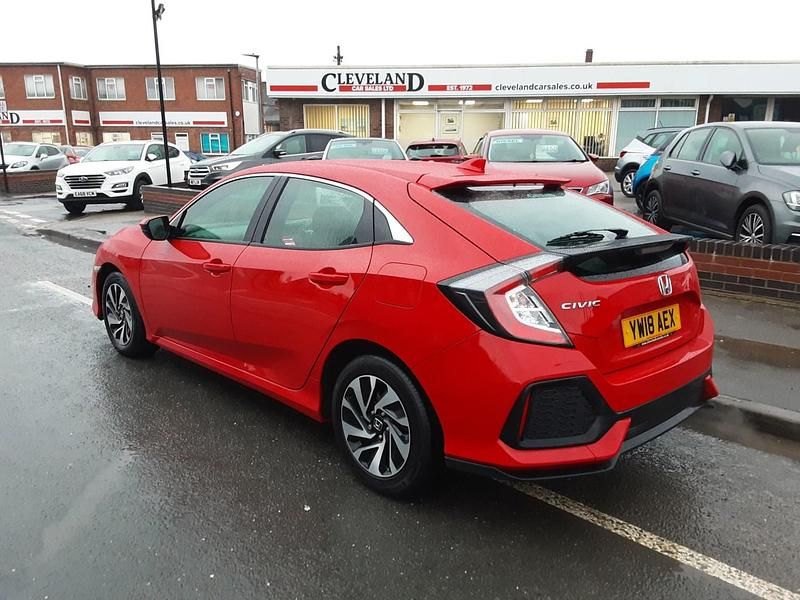 Used Honda Civic SE 2018 Red Hatchback
