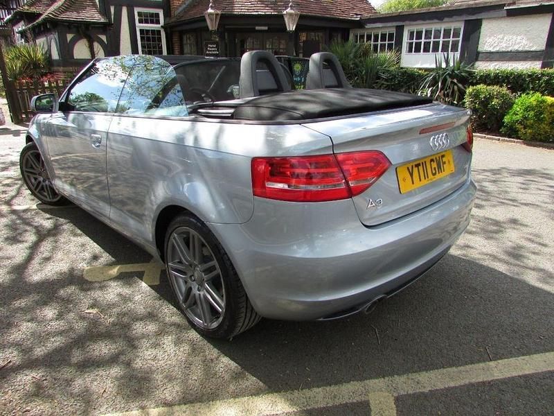 Begagnad Audi A3 Cabriolet S-Line 140 HK (102 kW) 2011 Silver Cab