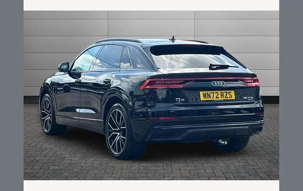 Begagnad Audi Q8 Black Edition 340 HK (250 kW) 2022 Svart SUV