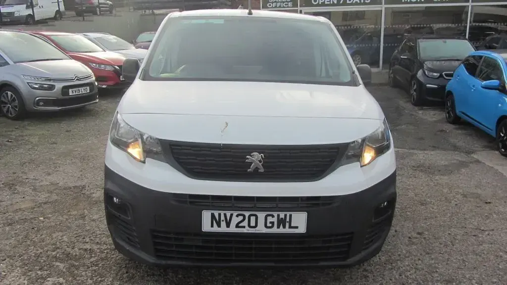 Used Peugeot Partner 131 HP (96 kW) 2020 White MPV
