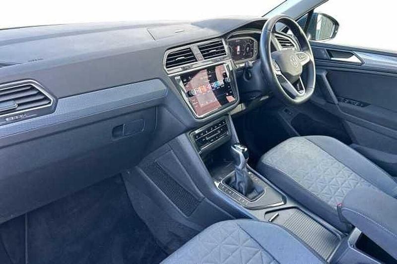 Used VW Tiguan Life 245 HP (180 kW) 2022 Blue SUV