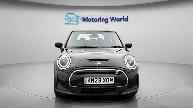 Begagnad Mini Cooper S Hatch 135 kW (184 HK) 2023 Svart Halvkombi