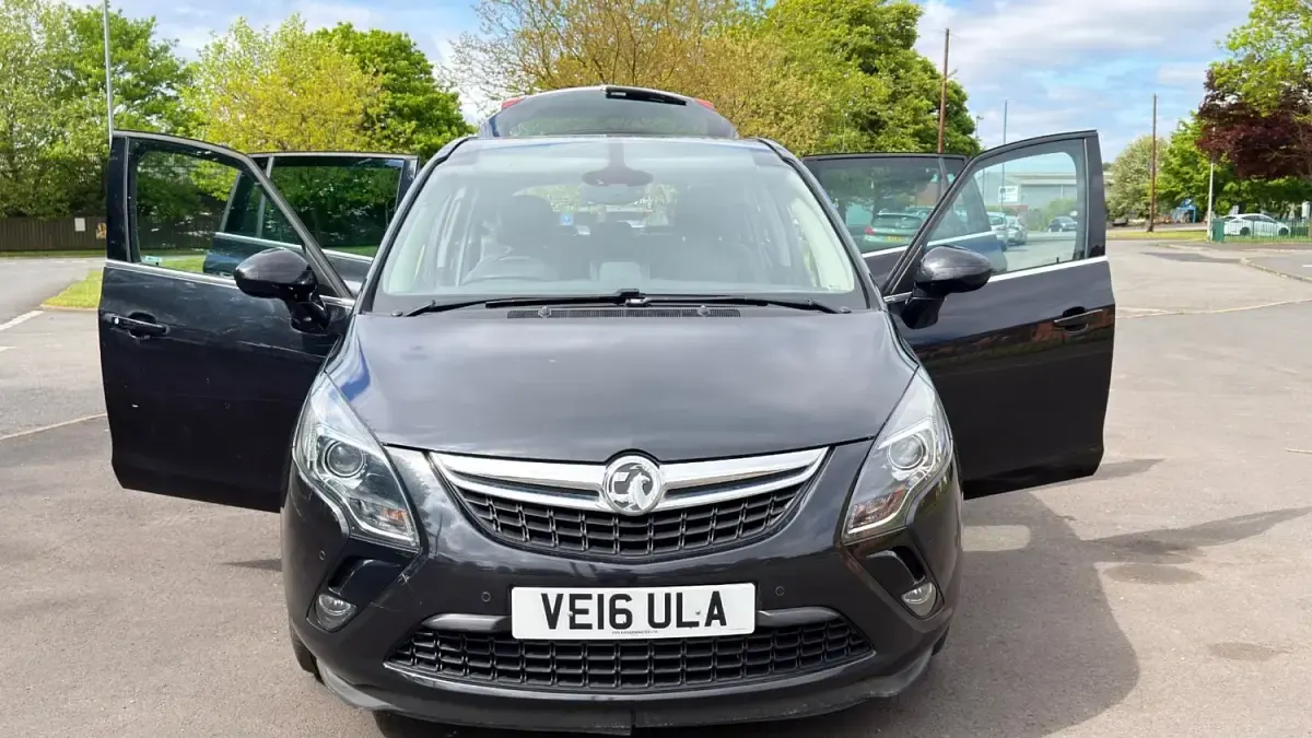 Second-hand Vauxhall Zafira Elite 136 CP (100 kW) 2016 Negru Monovolum