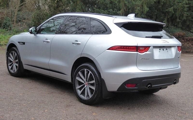 Usado Jaguar F-Pace R-Sport 250 HP (183 kW) 2020 SUV
