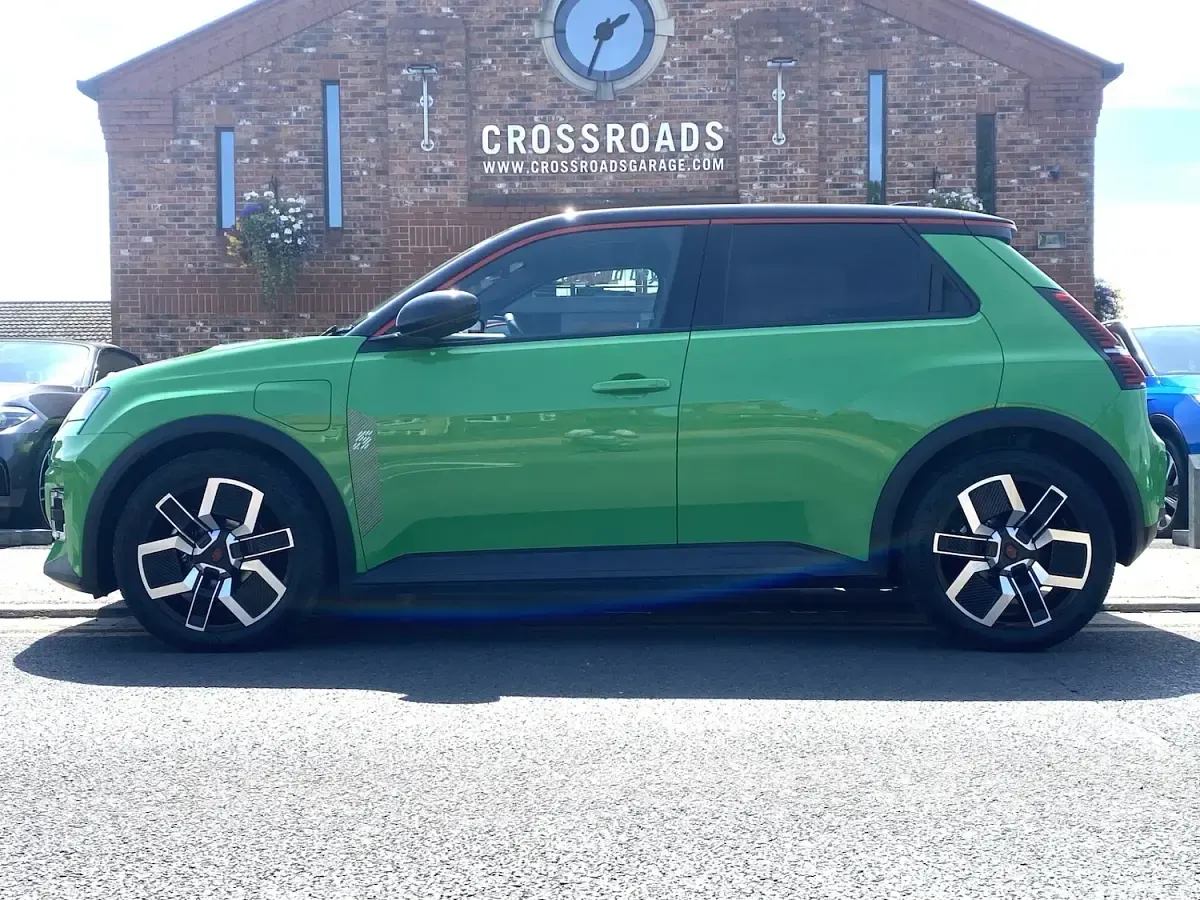 New Renault R5 Komfort 110 kW (150 HP) 2026 Pop green Hatchback