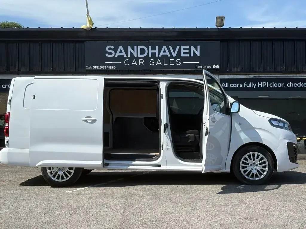 Used Vauxhall Vivaro S 100 HP (73 kW) 2023 White MPV
