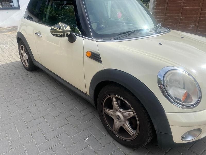 White Used 2007 Mini Cooper Hatch Hatchback | £1,195 - Image 1/4